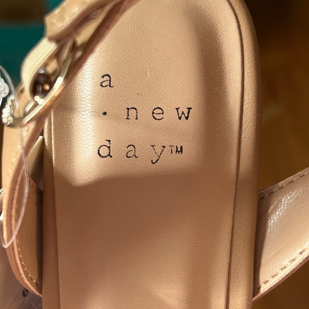 NWT New Day Sonora shoes Wom Sz 6 Tan open toe w strap, mem foam, Wedding, Proms - Picture 7 of 10